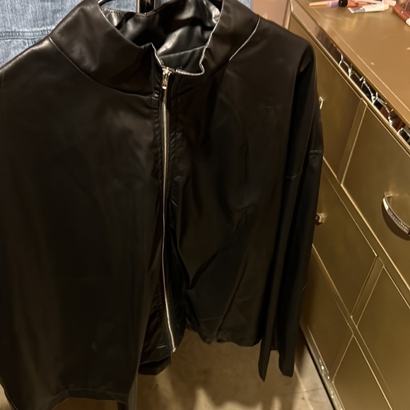 Leather jacket - Picture 2 of 4